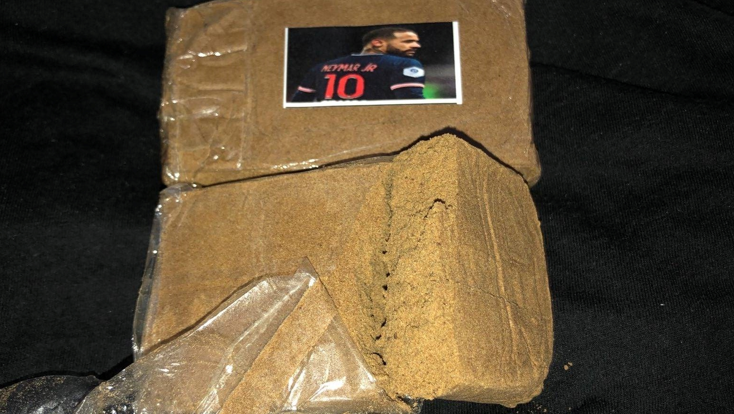 Hybrid hasch NEYMAR 10 28% THC mörkt hasch